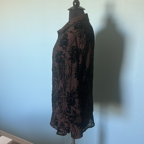 Vikki Vi velvet shirt - Picture 2 of 6